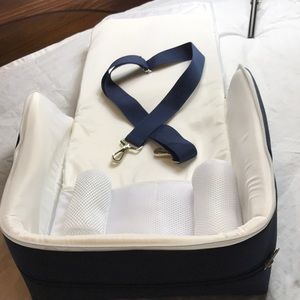 Snug Travel Baby Bed / cot. Doubles as a Nanny.